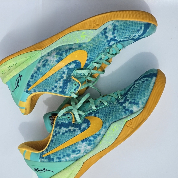 Custom Kobe 8 System - Green Glow - Picture 5 of 6